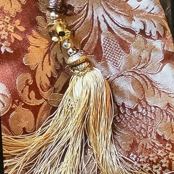 IMAN Faux Fur - Picture 4 of 5